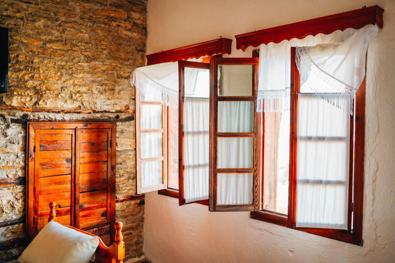 Guest House Salaria Gjirokaster Luaran gambar