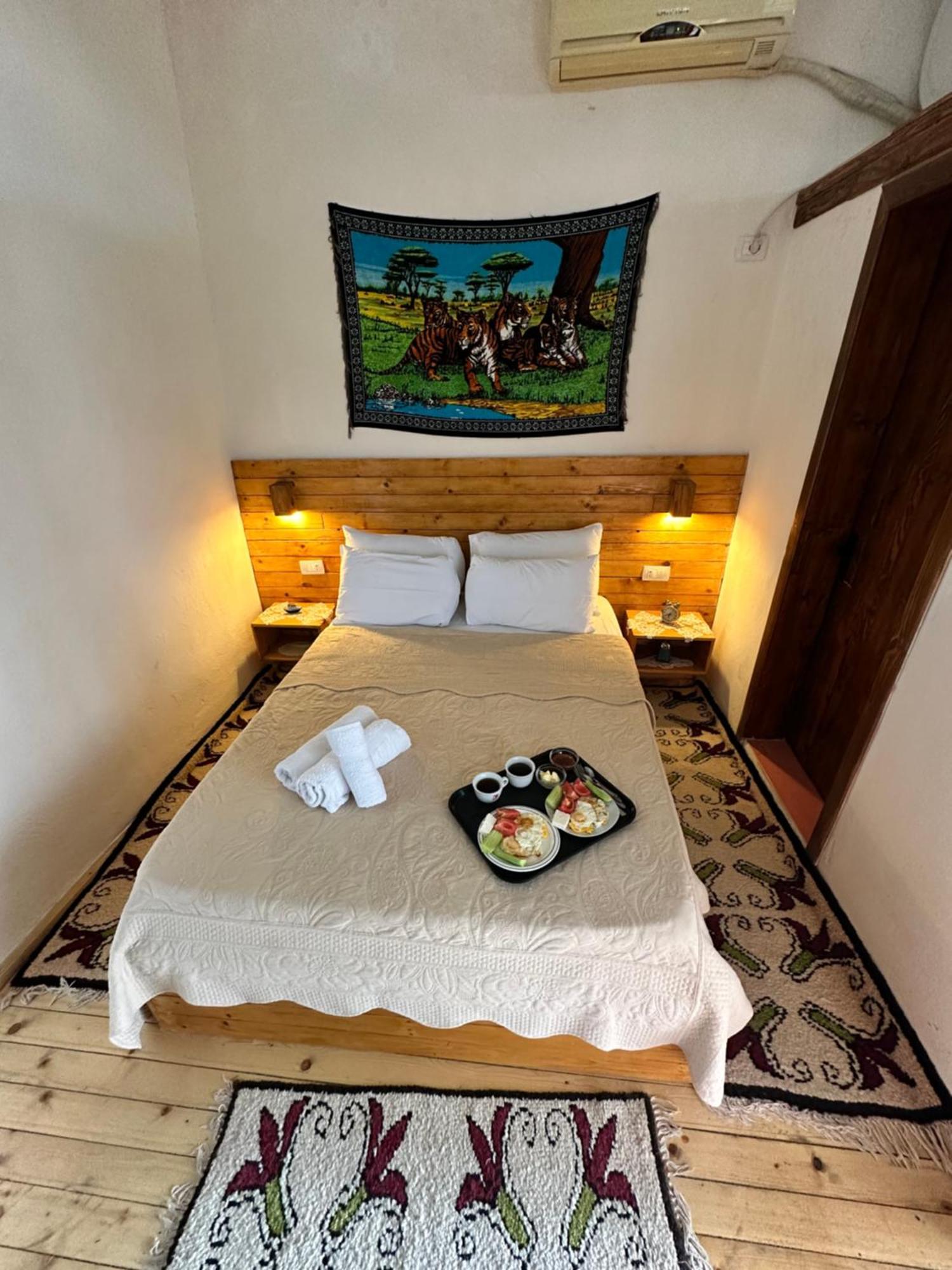 Guest House Salaria Gjirokaster Bilik gambar