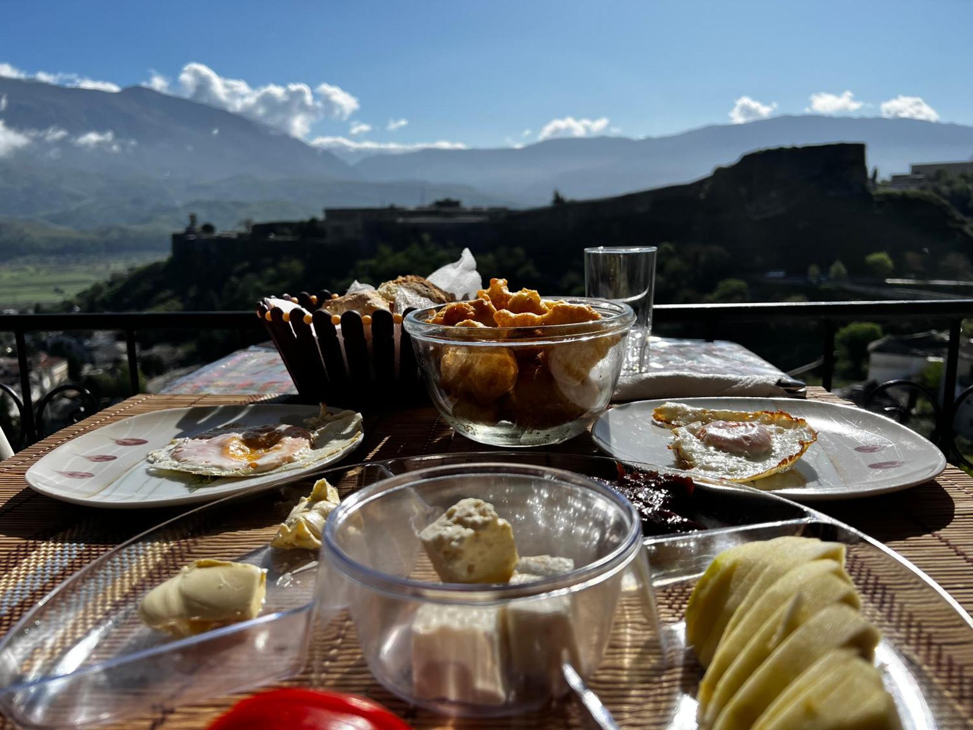 Guest House Salaria Gjirokaster Luaran gambar