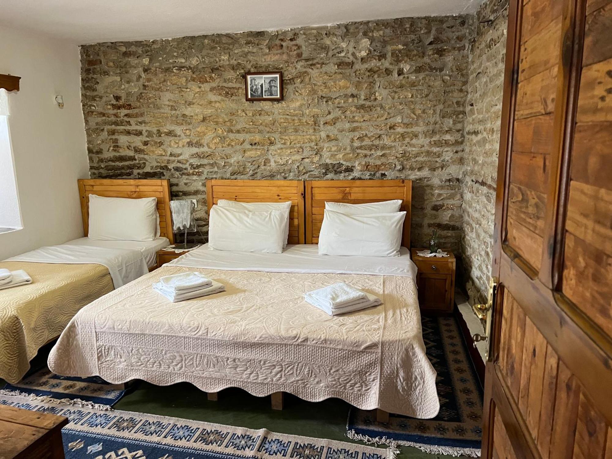 Guest House Salaria Gjirokaster Luaran gambar
