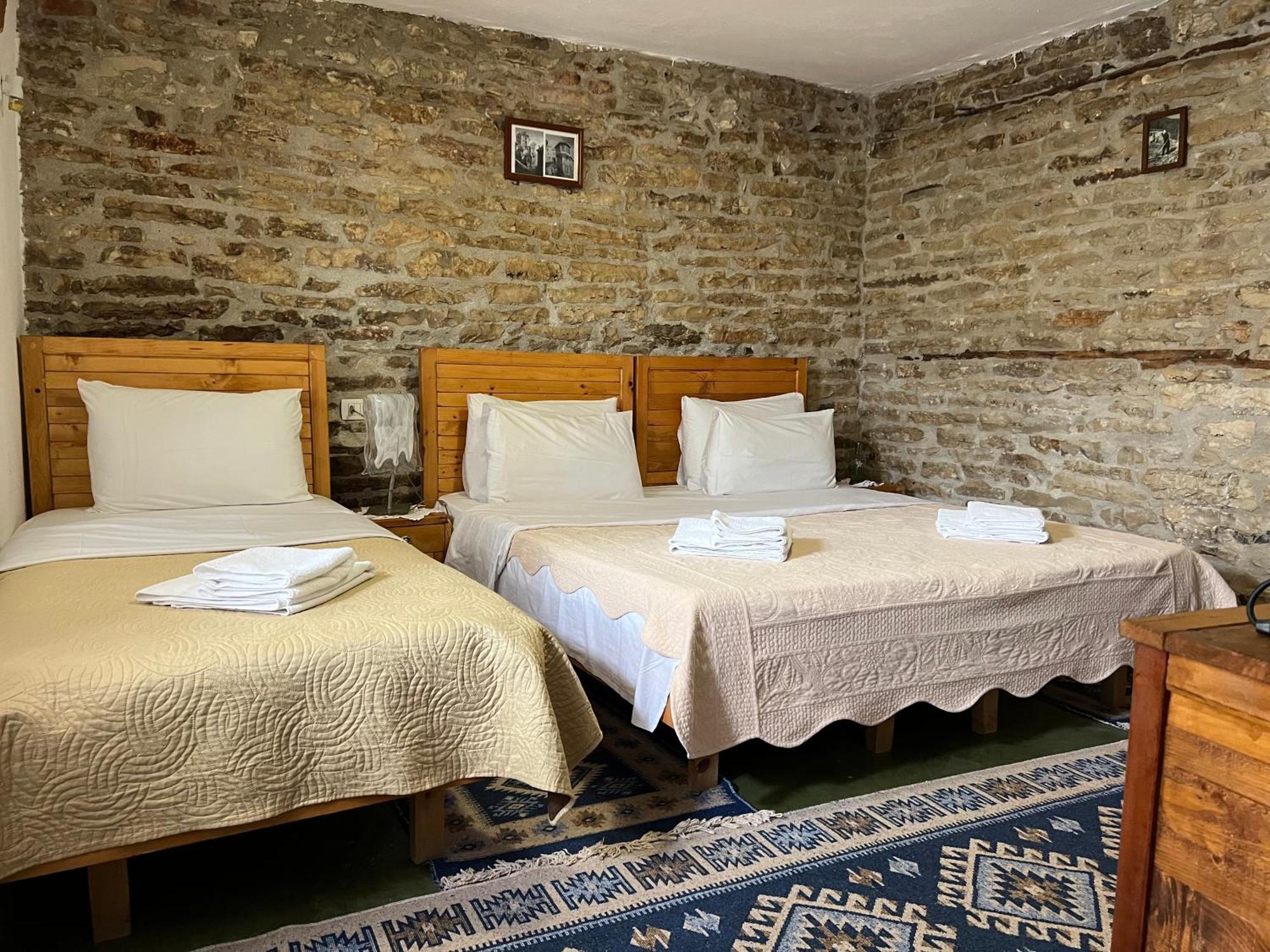 Guest House Salaria Gjirokaster Luaran gambar