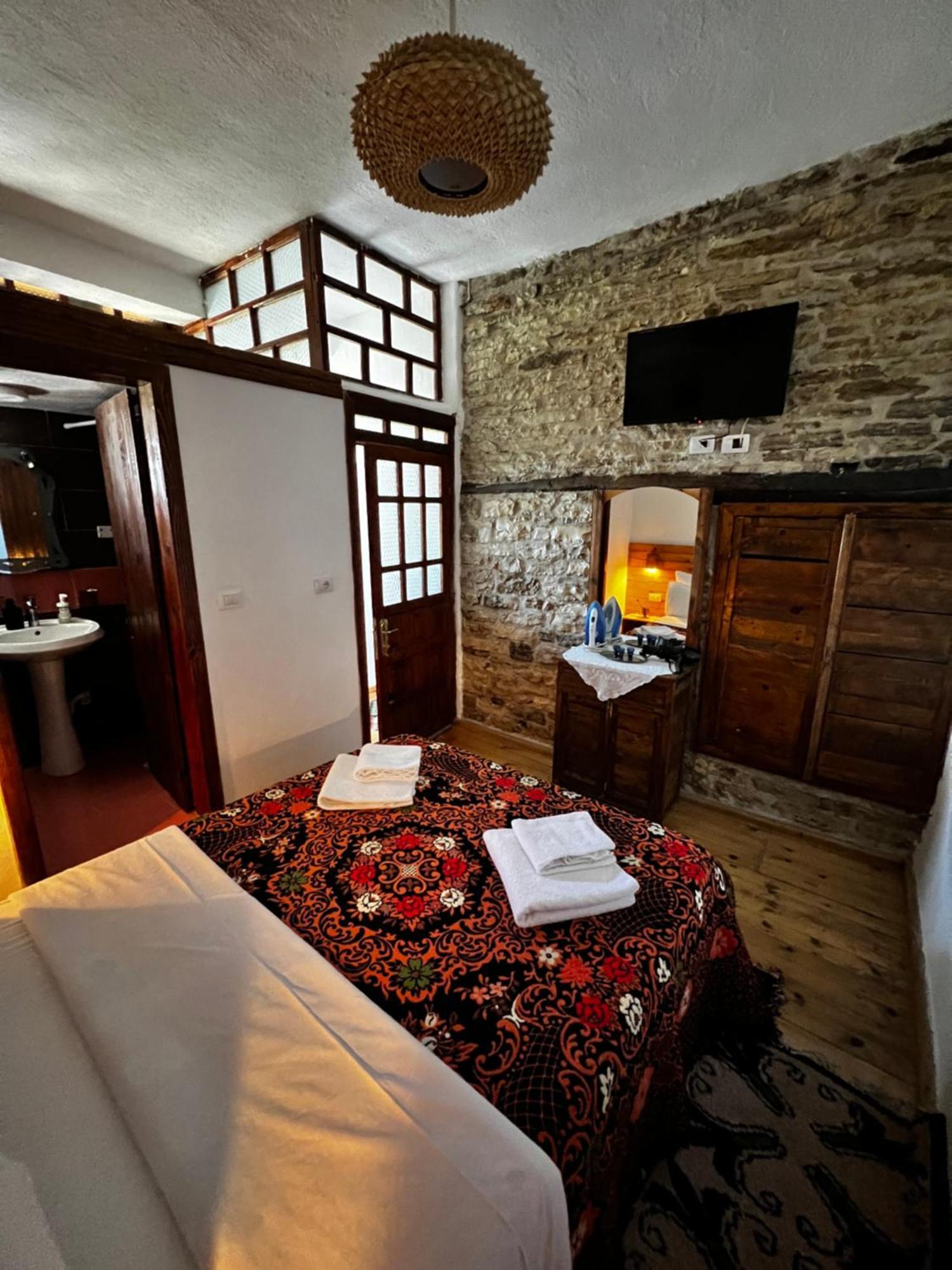 Guest House Salaria Gjirokaster Luaran gambar