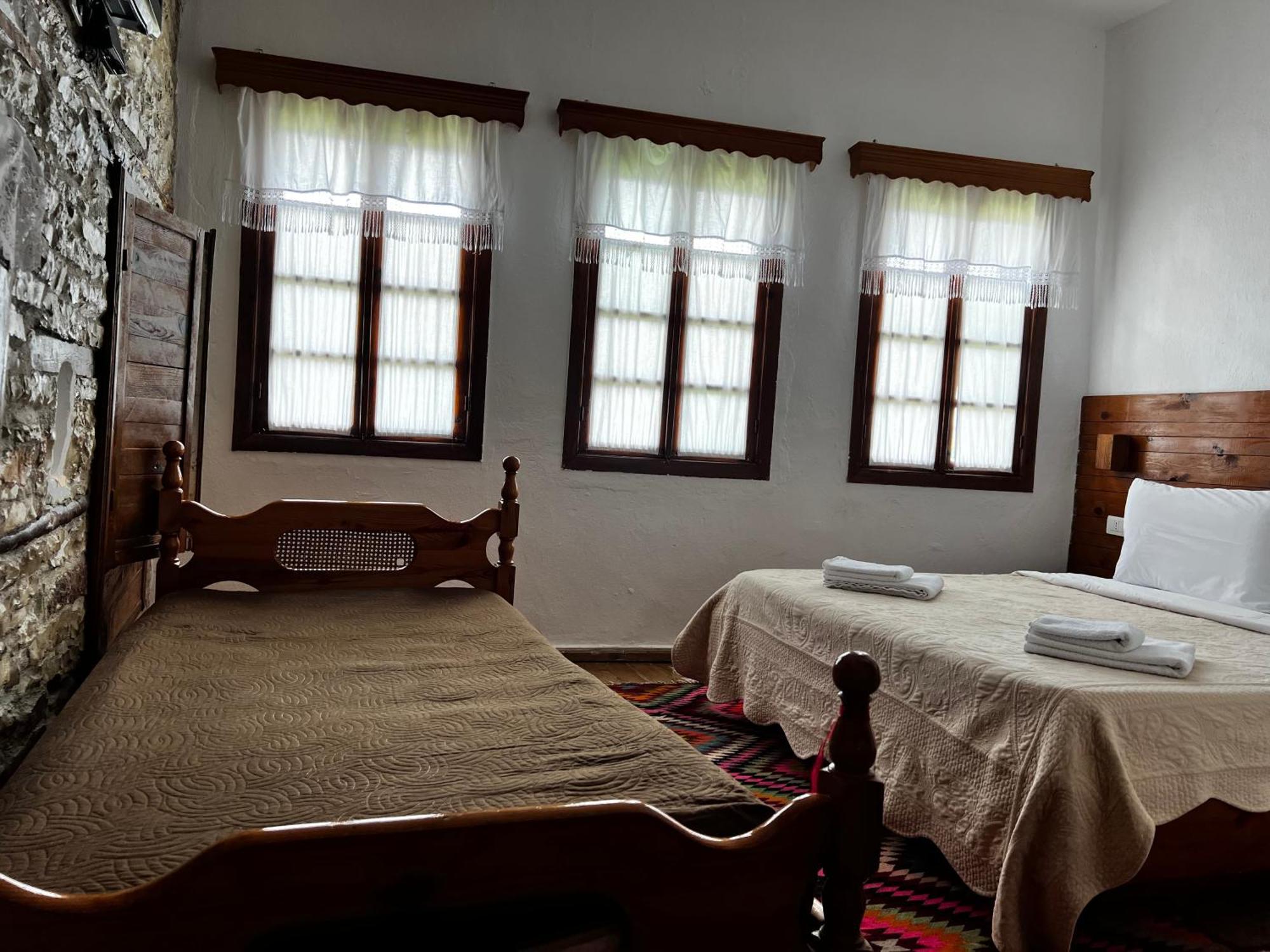 Guest House Salaria Gjirokaster Luaran gambar
