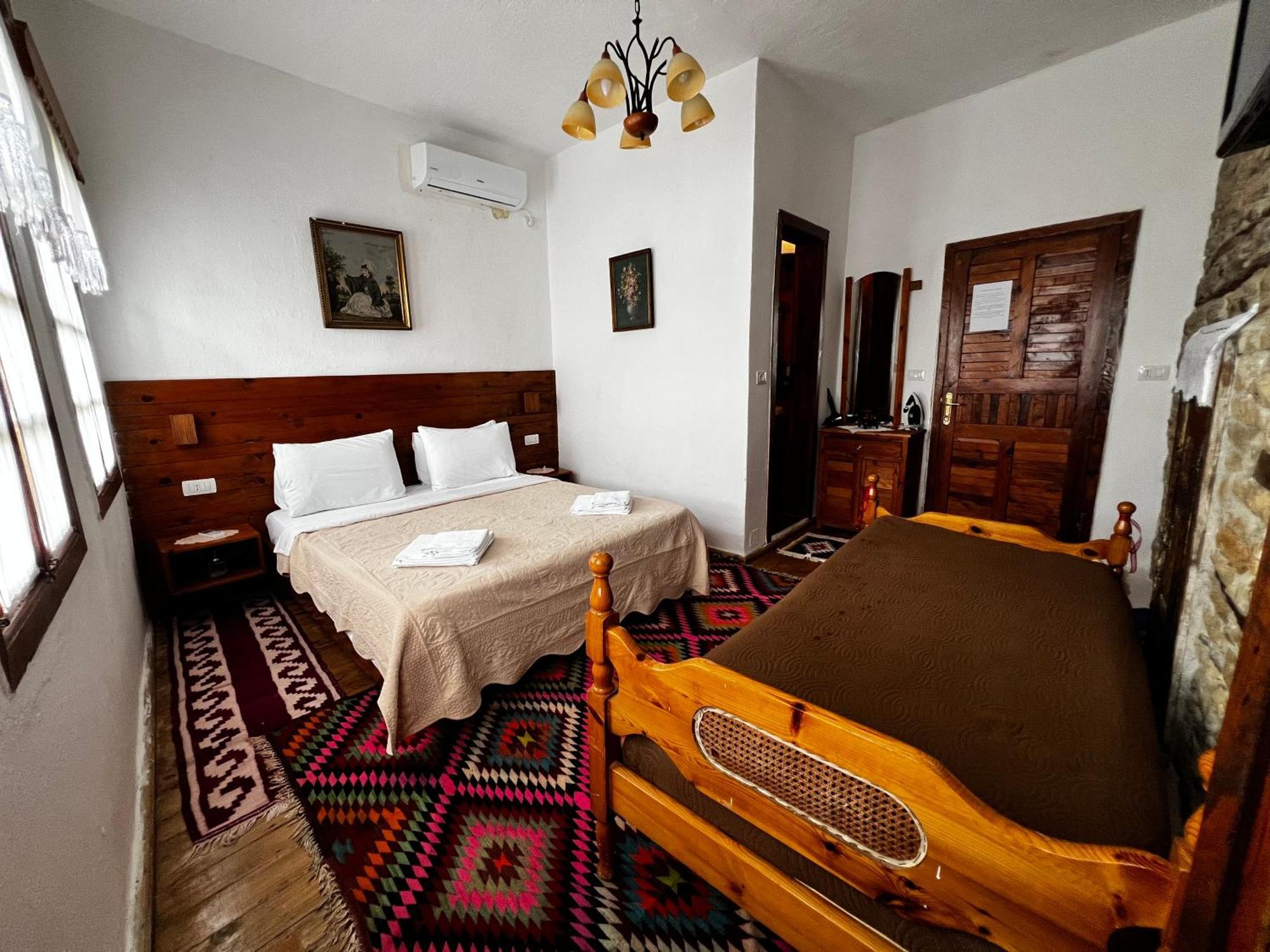 Guest House Salaria Gjirokaster Luaran gambar